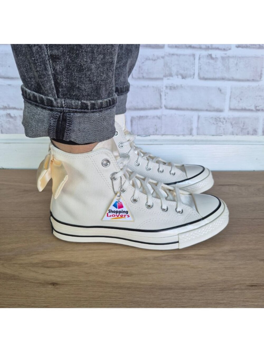 ⭐Converse Chuck 70 Bows Hi Size 8 Women's shoes Sneakers Beige A14829C⭐ - Picture 2 of 8